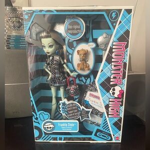 Monster High Frankie Stein Creeproducton Doll